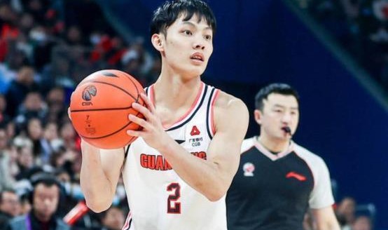 徐杰习惯性崴脚或退出国家队；上海外援发文称广东防守强度大